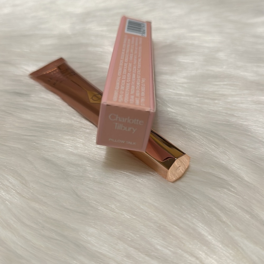 ⭐️ Host Pick! 🎉🥳 Charlotte Tilbury Pillow Talk Highlighter Wand - Picture 2 of 3